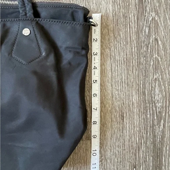 Longchamp Black Tote Bag with Structured Design and Top Handles - Picture 3 of 7